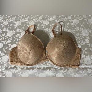 BCBGMaxAzria Lace Bra in Beige 38c plunge super push-up